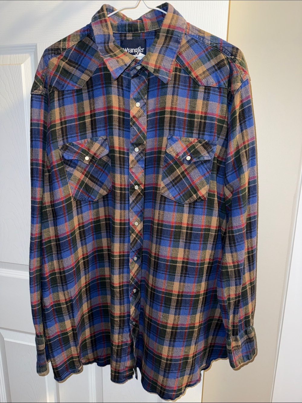 Vintage Y2K Men’s Wrangler plaid  pearl button down flannel long sleeve shirt 🕰️